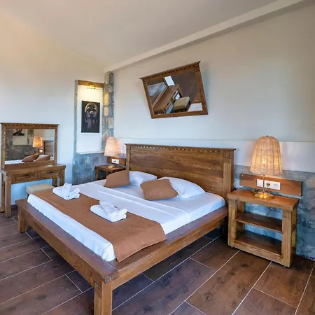 Pine Private Located In A Quiet And Picturesque Location Villa *